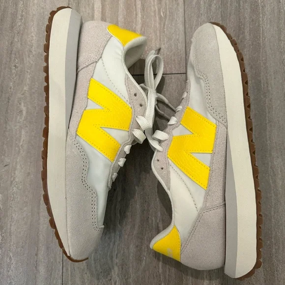 NWOT New Balance Women’s 7 237 Sea Salt Egg Yolk Yellow and White Sneakers - Picture 2 of 13